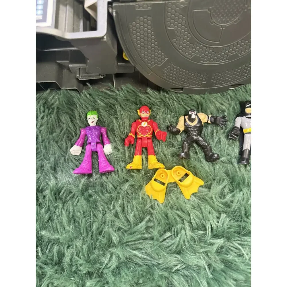 Fisher-Price Imaginext DC Super Friends Transforming Batcave Playset with 5